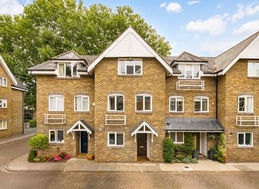 Thames Close, Hampton, TW12
