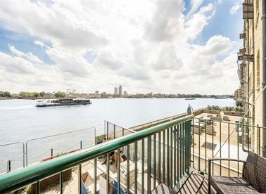 Wapping Wall, London, E1W